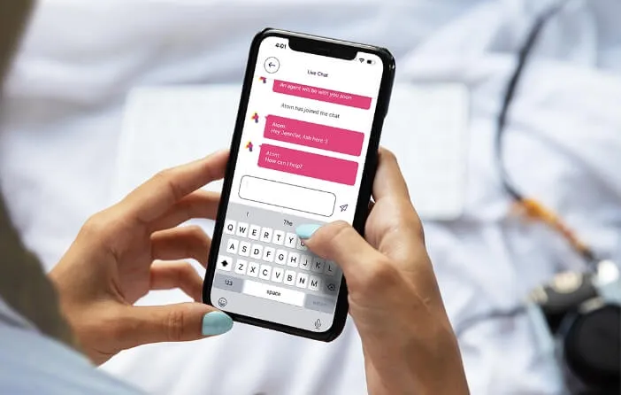 Person looking at their live chat conversation in the Atom app on their phone